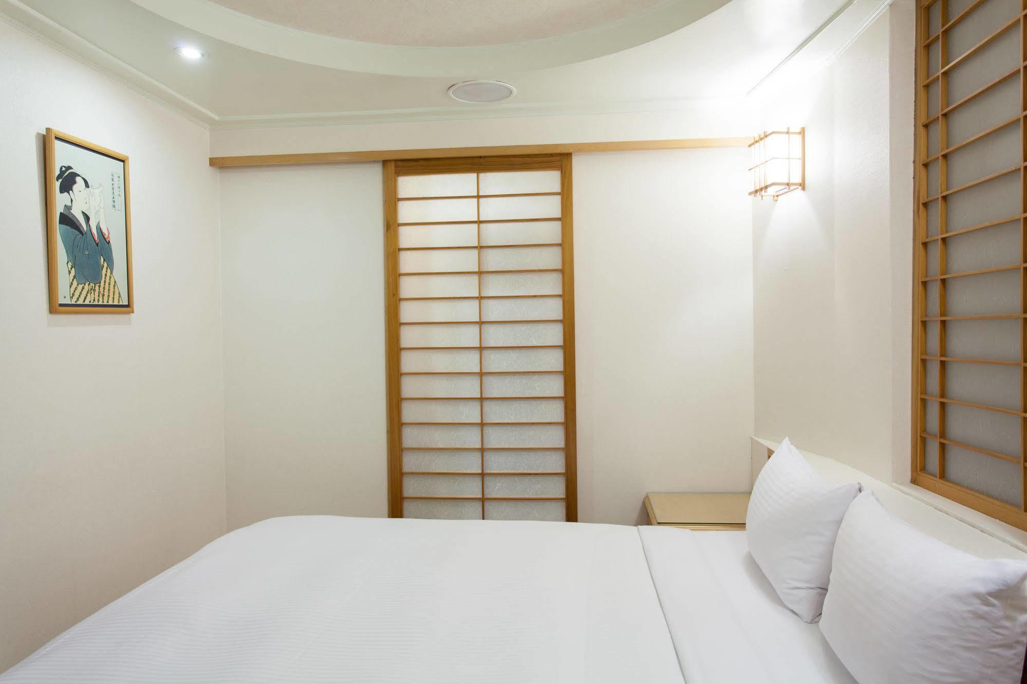 Hara Zuru Hotel Taoyuan Buitenkant foto
