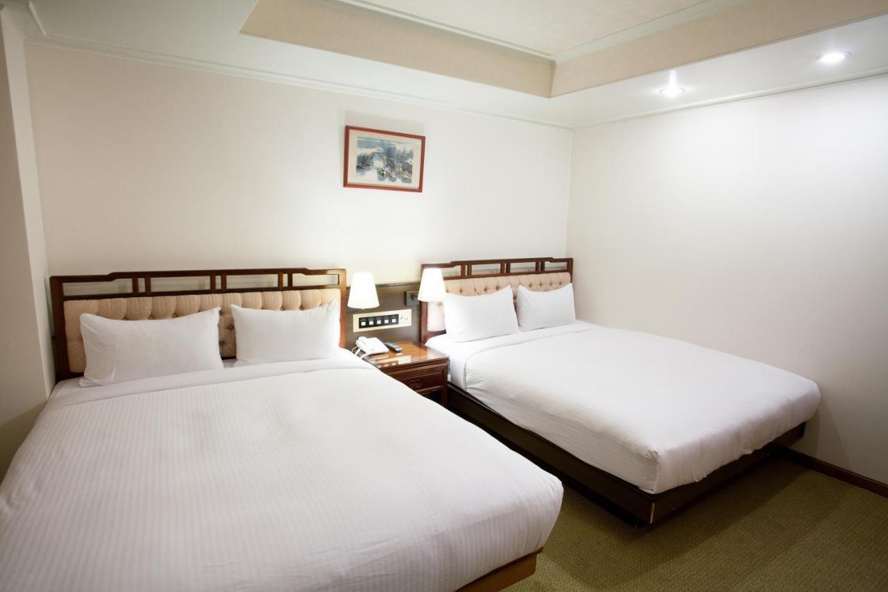 Hara Zuru Hotel Taoyuan Buitenkant foto